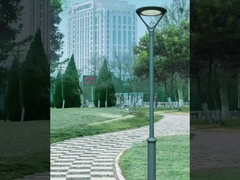 Lampu terang di daerah perumahan benar-benar cocok untuk berjalan-jalan!