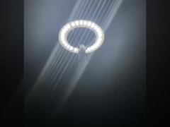 Menyalakan jalan di daerah perumahan.