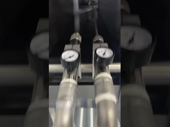 Pengujian tahan air lampu taman sedang berlangsung.