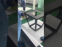 Lampu halaman tahan air dengan bentuk bersejarah yang digunakan di jalanan dan taman perkotaan.