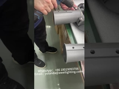 Lampu banjir LED tahan air digunakan di gudang, pabrik industri, bengkel logistik.