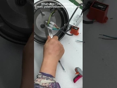 Lampu taman LED dekoratif klasik yang tahan air digunakan di taman.