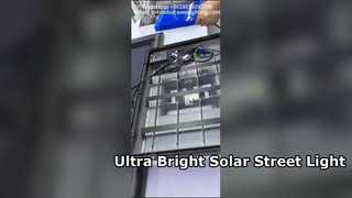 Lampu Jalan Tenaga Surya All In One 60W Dengan Panel Surya 115W Digunakan Di Jalanan.