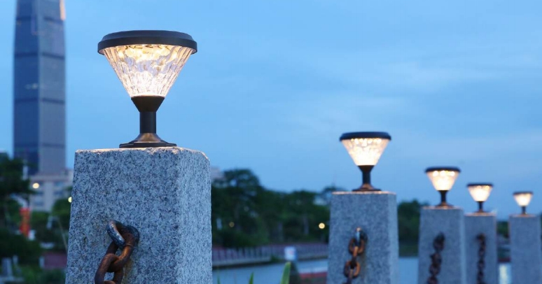 Blog perusahaan terbaru tentang Bagaimana Lampu Halaman Surya dengan Aluminium Die-Cast Meningkatkan Ruang Luar Ruangan di Seluruh Dunia?